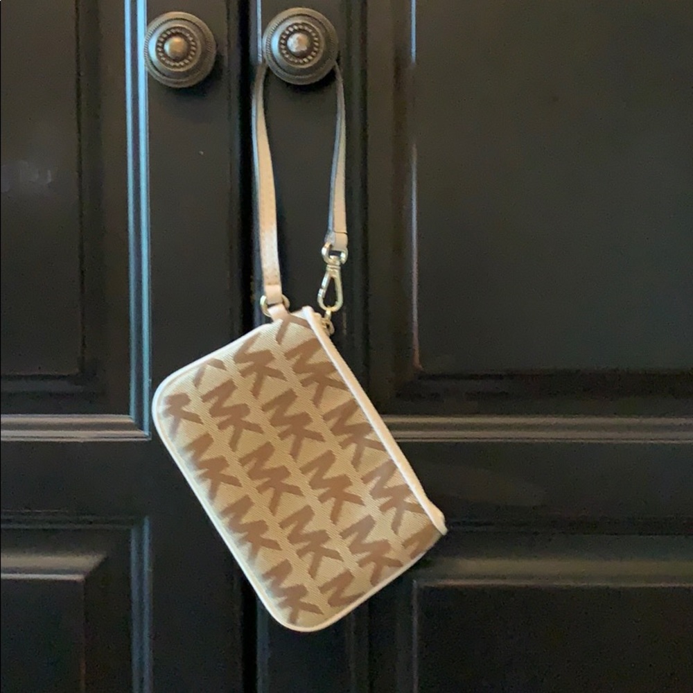 NWOT Michael Kors wristlet
